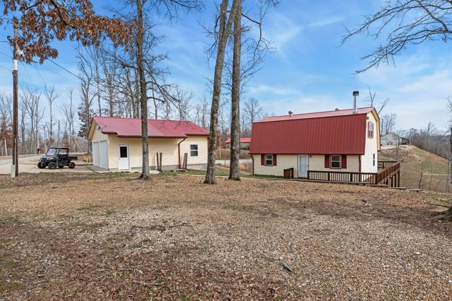 722 Driftwood Dr, Lobelville, TN 37097
