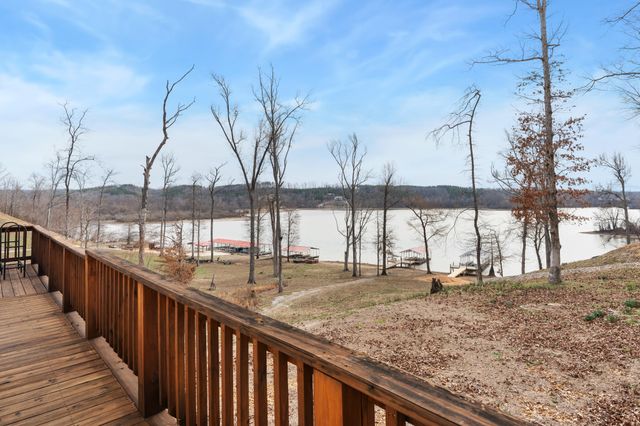 722 Driftwood Dr, Lobelville, TN 37097
