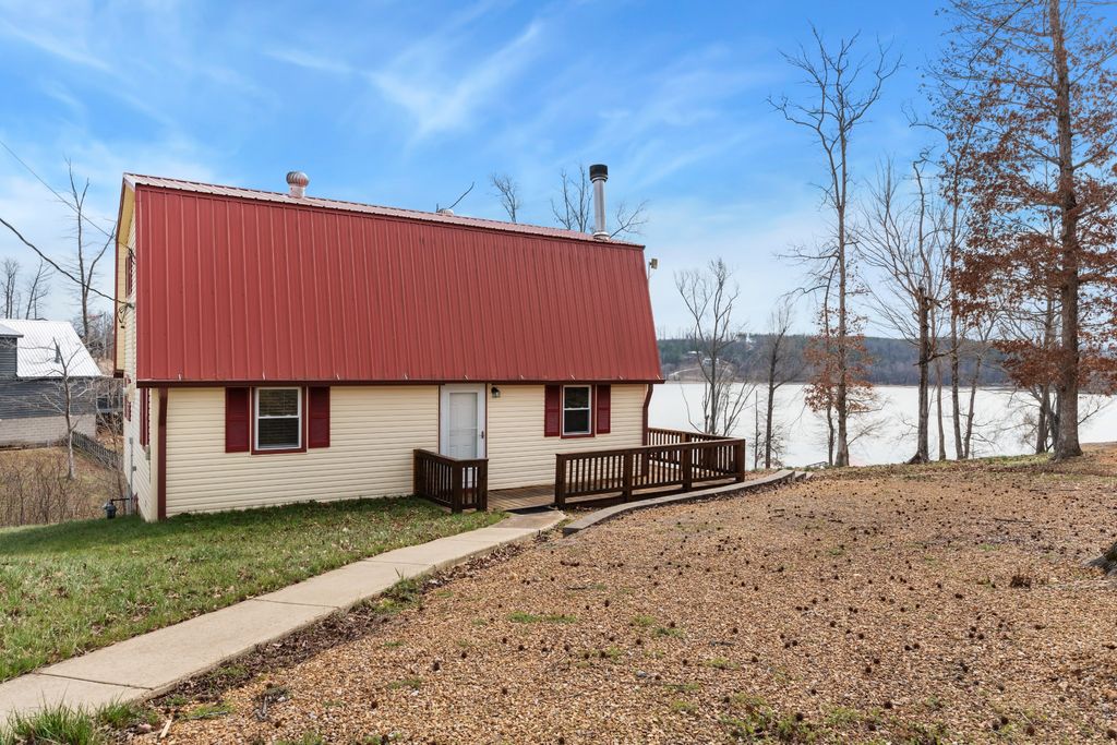 722 Driftwood Dr, Lobelville, TN 37097