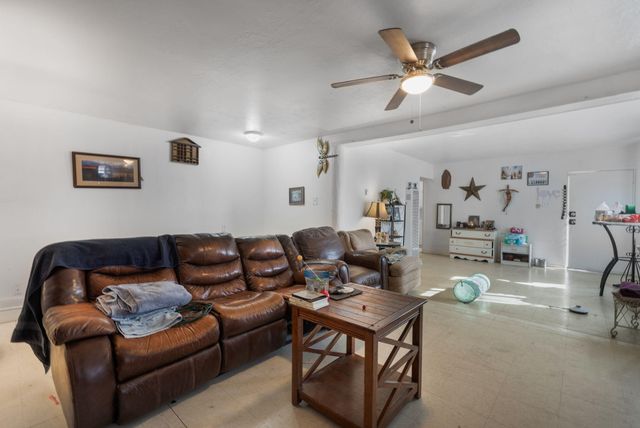 401 Vermont Street NE, Albuquerque, NM 87108