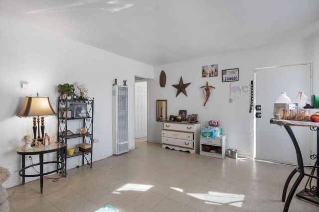 401 Vermont Street NE, Albuquerque, NM 87108