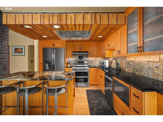 1840 REES HILL Rd 19, Salem, OR 97306