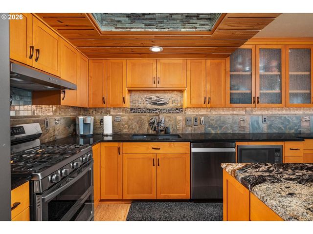 1840 REES HILL Rd 19, Salem, OR 97306