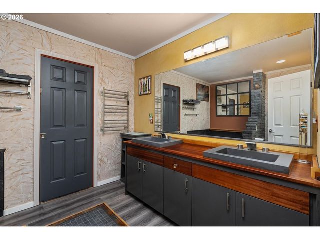 1840 REES HILL Rd 19, Salem, OR 97306