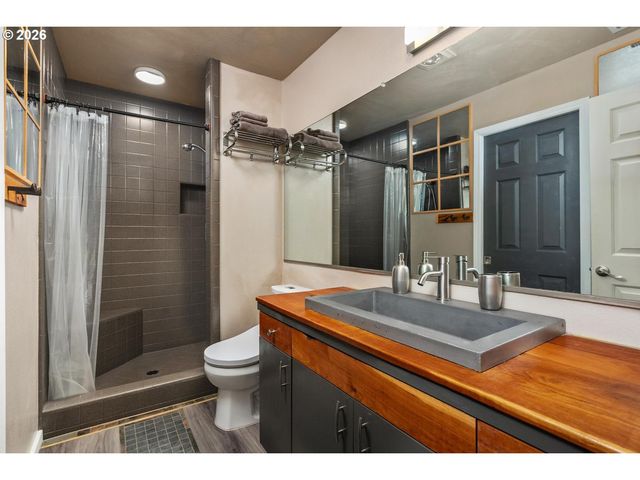 1840 REES HILL Rd 19, Salem, OR 97306