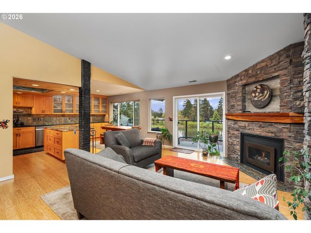 1840 REES HILL Rd 19, Salem, OR 97306