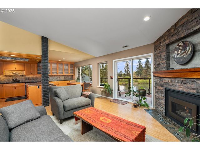 1840 REES HILL Rd 19, Salem, OR 97306