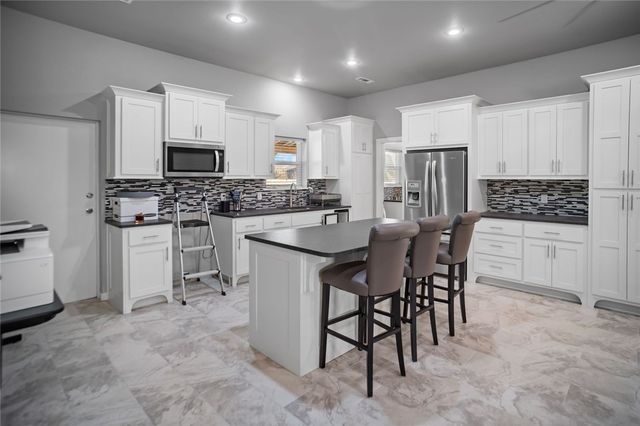 2721 W Perry Road, Rogers, AR 72758