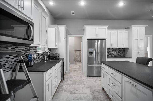 2721 W Perry Road, Rogers, AR 72758