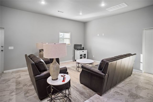 2721 W Perry Road, Rogers, AR 72758