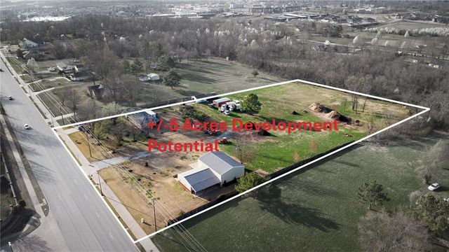 2721 W Perry Road, Rogers, AR 72758