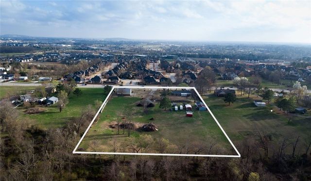 2721 W Perry Road, Rogers, AR 72758