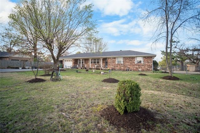 2721 W Perry Road, Rogers, AR 72758