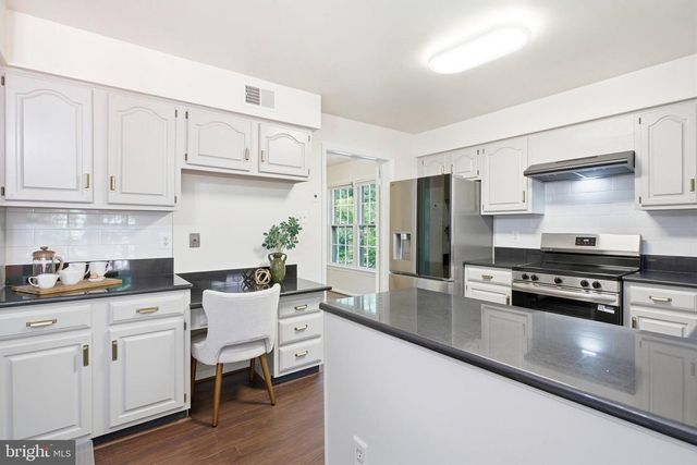 9202 DOROTHY LN, Springfield, VA 22153