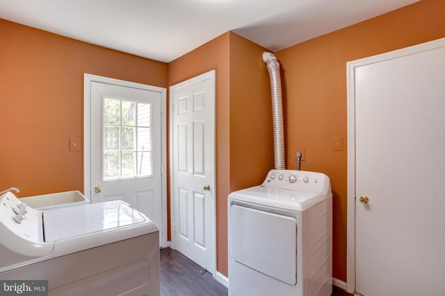 9202 DOROTHY LN, Springfield, VA 22153