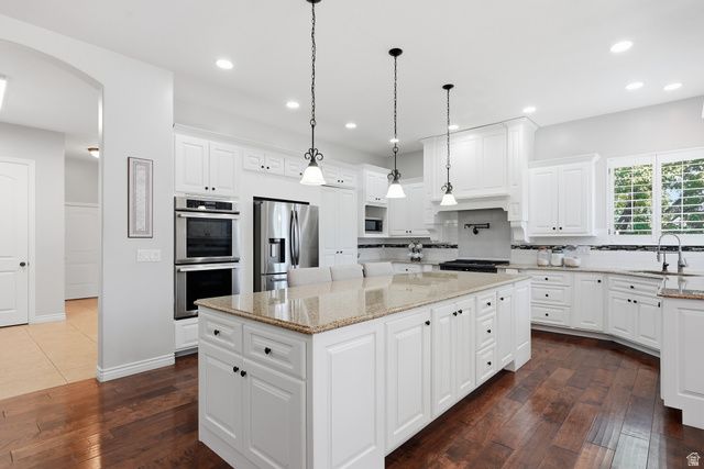 1261 W ALTA CREEK CIR, South Jordan, UT 84095