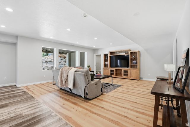 1261 W ALTA CREEK CIR, South Jordan, UT 84095