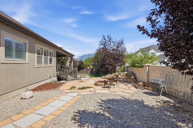1261 W ALTA CREEK CIR, South Jordan, UT 84095