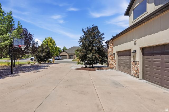 1261 W ALTA CREEK CIR, South Jordan, UT 84095