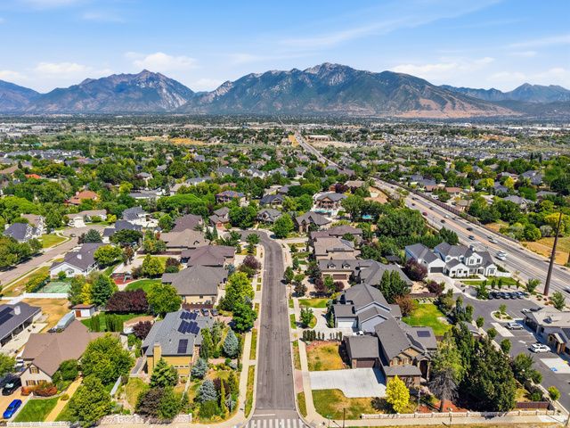 1261 W ALTA CREEK CIR, South Jordan, UT 84095