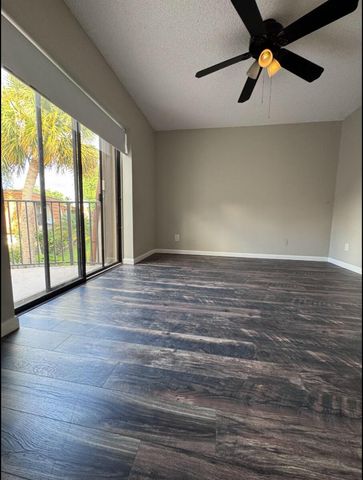 1532 W Harmony Lake Circle, Davie, FL 33324