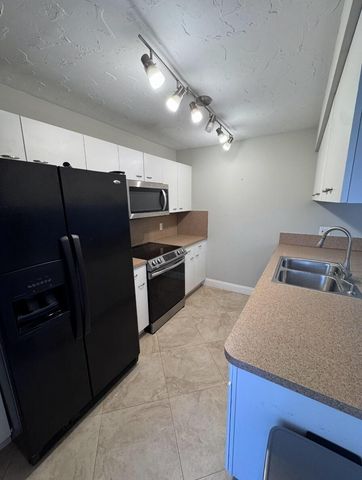 1532 W Harmony Lake Circle, Davie, FL 33324