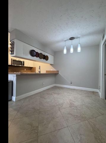 1532 W Harmony Lake Circle, Davie, FL 33324