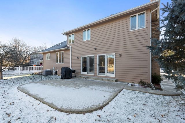 201 Amber Court, West Chicago, IL 60185