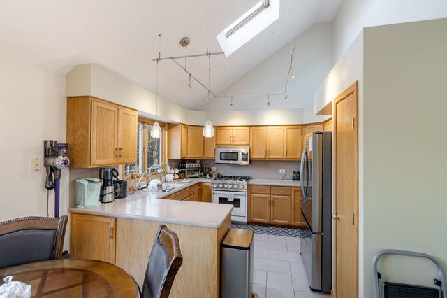 201 Amber Court, West Chicago, IL 60185