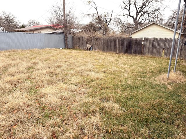 503 E Sadosa Street, Eastland, TX 76448