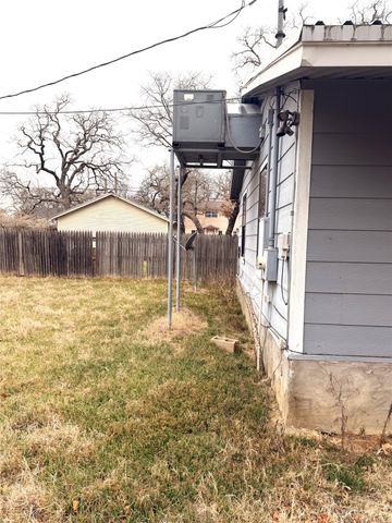 503 E Sadosa Street, Eastland, TX 76448