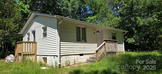 6653 Mountain Grove Road, Hickory, NC 28658