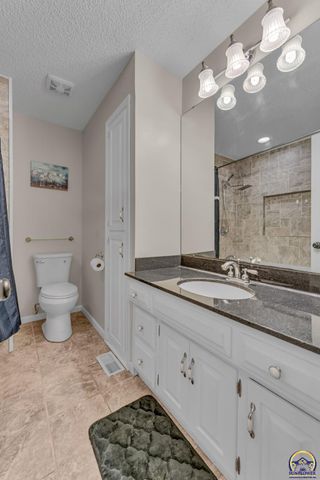 3419 SE Arbor CT, Topeka, KS 66605