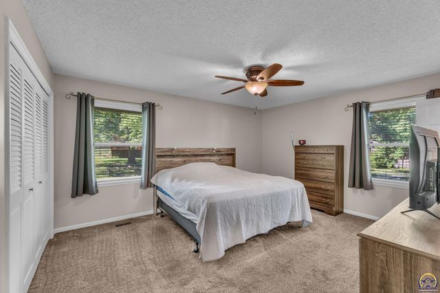 3419 SE Arbor CT, Topeka, KS 66605