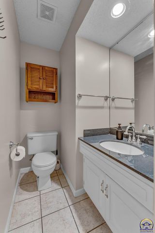 3419 SE Arbor CT, Topeka, KS 66605