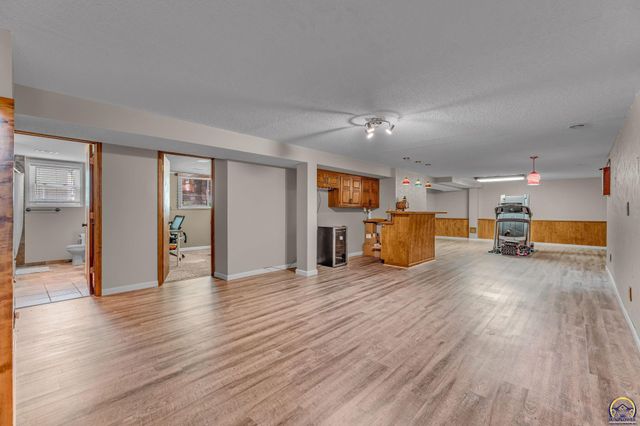 3419 SE Arbor CT, Topeka, KS 66605