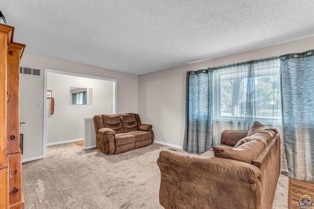 3419 SE Arbor CT, Topeka, KS 66605