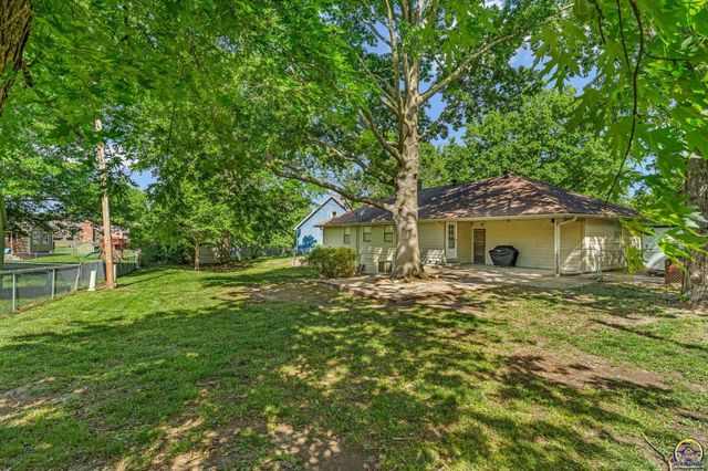 3419 SE Arbor CT, Topeka, KS 66605
