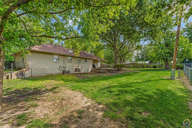 3419 SE Arbor CT, Topeka, KS 66605