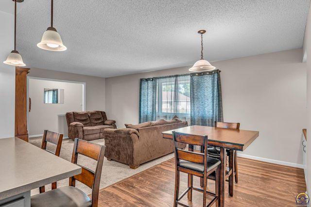 3419 SE Arbor CT, Topeka, KS 66605