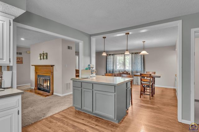 3419 SE Arbor CT, Topeka, KS 66605