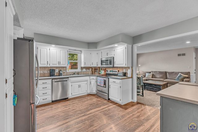 3419 SE Arbor CT, Topeka, KS 66605