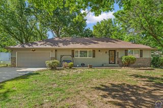 3419 SE Arbor CT, Topeka, KS 66605