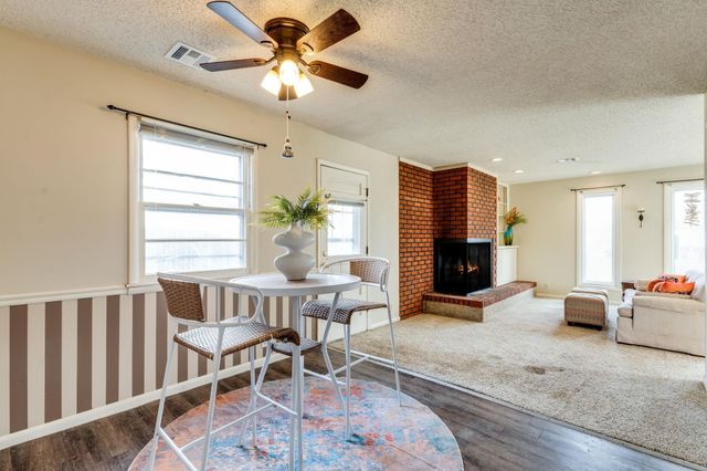 922 N Country Acres, Wichita, KS 67212