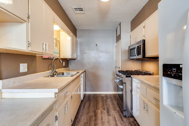 922 N Country Acres, Wichita, KS 67212