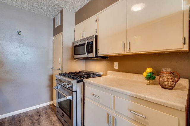 922 N Country Acres, Wichita, KS 67212