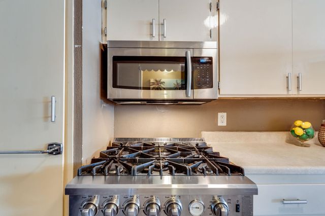 922 N Country Acres, Wichita, KS 67212