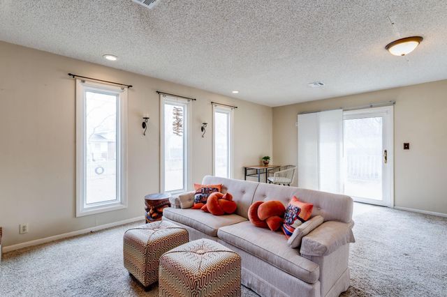 922 N Country Acres, Wichita, KS 67212