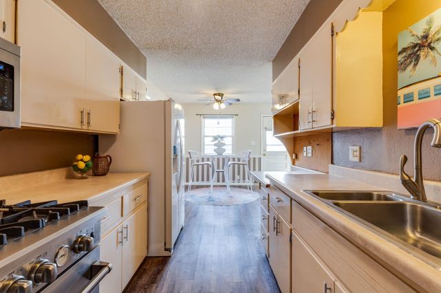 922 N Country Acres, Wichita, KS 67212