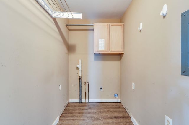 922 N Country Acres, Wichita, KS 67212